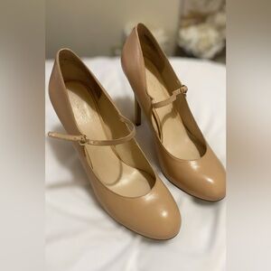 Nine West size 8 Tan Heels